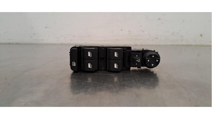 Usados Interruptor combinado de ventanillas Citroen C4 X (BD/BE/BF) 1.5 Blue HDi 130 16V Precio € 60,50 IVA incluido ofrecido por Autohandel Didier