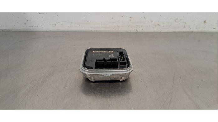 Używane Modułowy reflektor LED Peugeot 308 SW (F4/FC/FN/FR) 1.6 16V HYbrid 180 e-EAT8 Cena € 36,30 Z VAT oferowane przez Autohandel Didier