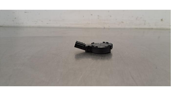 Begagnade Regnsensor Peugeot 308 SW (F4/FC/FN/FR) 1.6 16V HYbrid 180 e-EAT8 Pris € 24,20 Inklusive moms erbjuds av Autohandel Didier