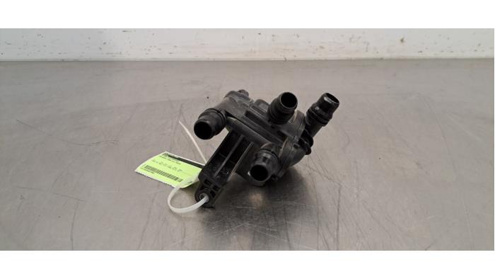 Begagnade Extra vattenpump Peugeot 408 1.6 16V HYbrid 225 Pris € 30,25 Inklusive moms erbjuds av Autohandel Didier