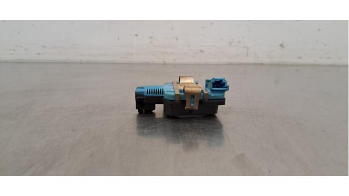 Begagnade Regnsensor Mercedes C Estate (S205) C-350 e 2.0 16V Pris € 18,15 Inklusive moms erbjuds av Autohandel Didier