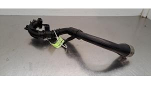 Usagé Tube intercooler Dacia Duster (SR) 1.0 TCE 100 Bi-Fuel, Eco-G 12V Prix € 54,45 Prix TTC proposé par Autohandel Didier