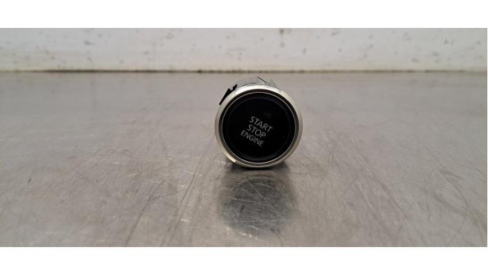 Używane Przelacznik Start/Stop Mazda CX-60 (KH) 3.3 e-SkyActiv-D MHEV Cena € 30,25 Z VAT oferowane przez Autohandel Didier