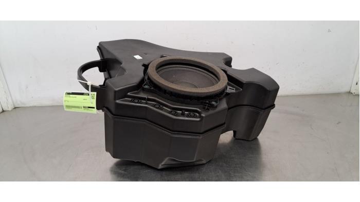 Używane Subwoofer Toyota Corolla Cross 2.0 VVT-i 16V Hybrid 200 Cena € 199,65 Z VAT oferowane przez Autohandel Didier
