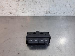 Begagnade Brytare, AIH strålkastare Renault Arkana (RJLL) 1.6 E-Tech 145 16V Pris € 24,20 Inklusive moms erbjuds av Autohandel Didier