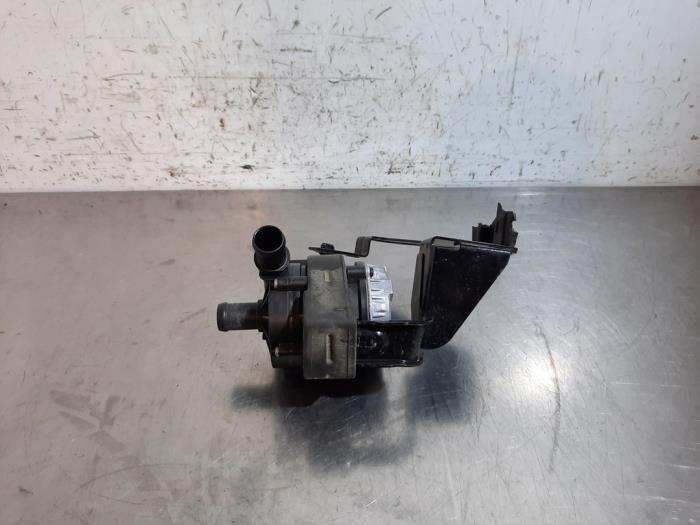Begagnade Extra vattenpump Renault Arkana (RJLL) 1.6 E-Tech 145 16V Pris € 60,50 Inklusive moms erbjuds av Autohandel Didier