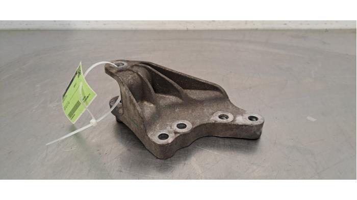 Begagnade Motorfäste MG HS/EHS I (AS23) 1.5 EHS T-GDI Hybrid Pris € 54,45 Inklusive moms erbjuds av Autohandel Didier