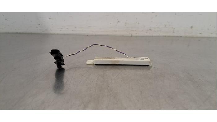Używane Keyless Entry-Antena Renault Captur I (2R) 0.9 Energy TCE 12V Cena € 18,15 Z VAT oferowane przez Autohandel Didier