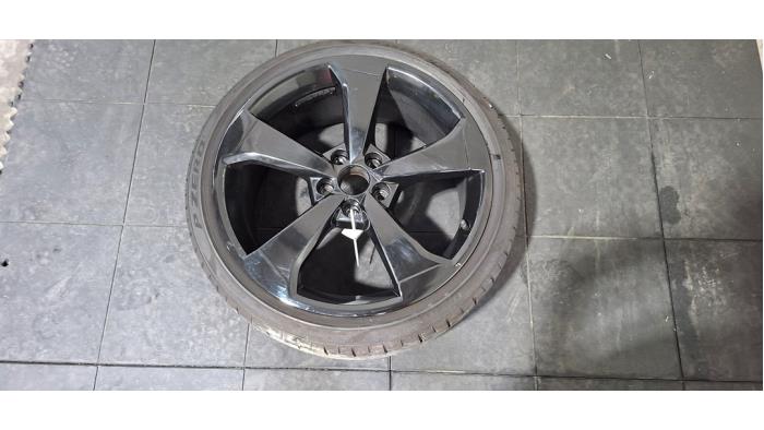 Używane Obrecz + Opona Audi RS 3 Sportback (8VA/8VF) 2.5 TFSI 20V Quattro Cena € 399,30 Z VAT oferowane przez Autohandel Didier