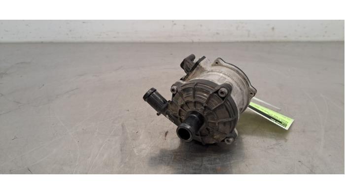 Begagnade Extra vattenpump Renault Megane E-Tech (RCB) 60 kWh Pris € 127,05 Inklusive moms erbjuds av Autohandel Didier