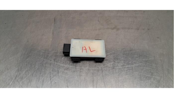 Usados Sensor de radar Renault Megane E-Tech (RCB) 60 kWh Precio € 114,95 IVA incluido ofrecido por Autohandel Didier