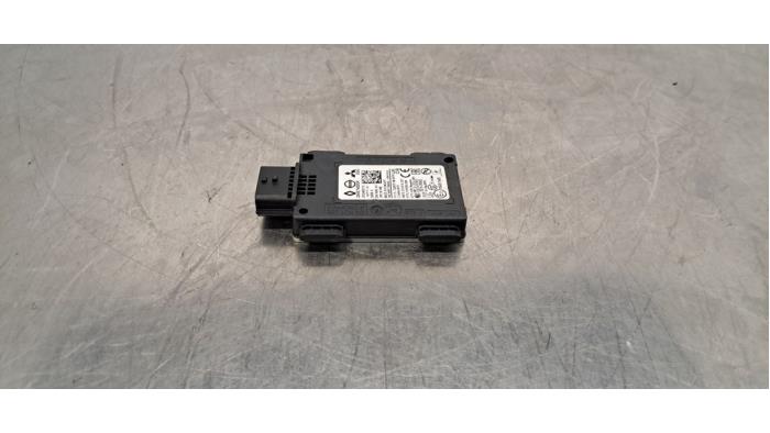 Begagnade Radarsensor Renault Arkana (RJLL) 1.6 E-Tech 145 16V Pris € 199,65 Inklusive moms erbjuds av Autohandel Didier
