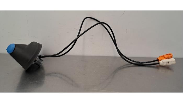 Używane Antena Citroen C3 (CB/CC) 1.2 PureTech 100 Cena € 30,25 Z VAT oferowane przez Autohandel Didier