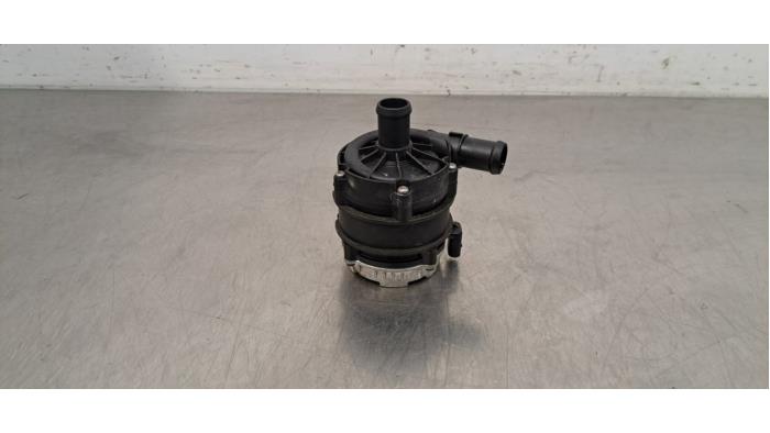 Begagnade Extra vattenpump Audi Q3 Sportback (F3N) 1.4 45 TFSIe 16V Pris € 42,35 Inklusive moms erbjuds av Autohandel Didier