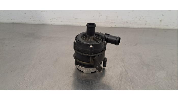 Begagnade Extra vattenpump Audi Q3 Sportback (F3N) 1.4 45 TFSIe 16V Pris € 42,35 Inklusive moms erbjuds av Autohandel Didier