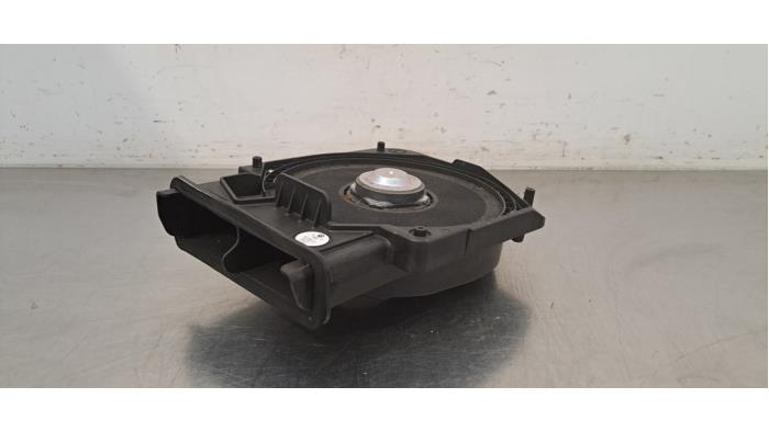 Używane Glosnik BMW 1 serie (F40) 118i 1.5 TwinPower 12V Cena € 18,15 Z VAT oferowane przez Autohandel Didier