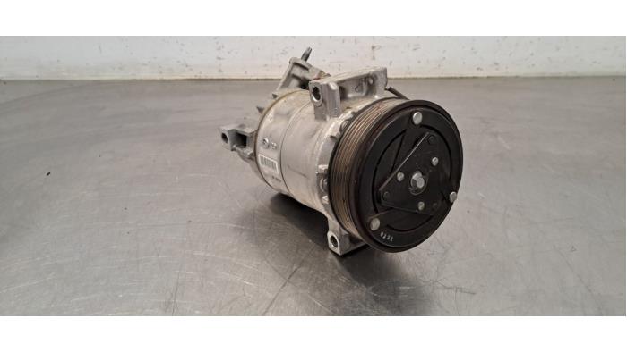 Usagé Pompe clim Volvo XC60 II (UZ) 2.0 D4 16V Prix € 229,90 Prix TTC proposé par Autohandel Didier