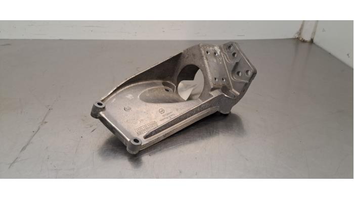 Used Engine mount Volvo XC60 II (UZ) 2.0 D4 16V Price € 24,20 Inclusive VAT offered by Autohandel Didier