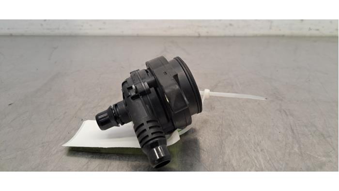 Begagnade Extra vattenpump Citroen C4 X (BD/BE/BF) 1.2 Hybrid 136 Pris € 78,65 Inklusive moms erbjuds av Autohandel Didier