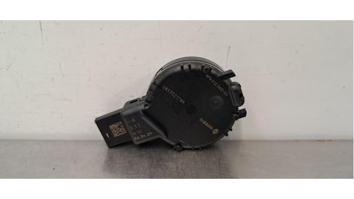 Begagnade Regnsensor Renault Express 1.3 TCE 100 16V Pris € 60,50 Inklusive moms erbjuds av Autohandel Didier