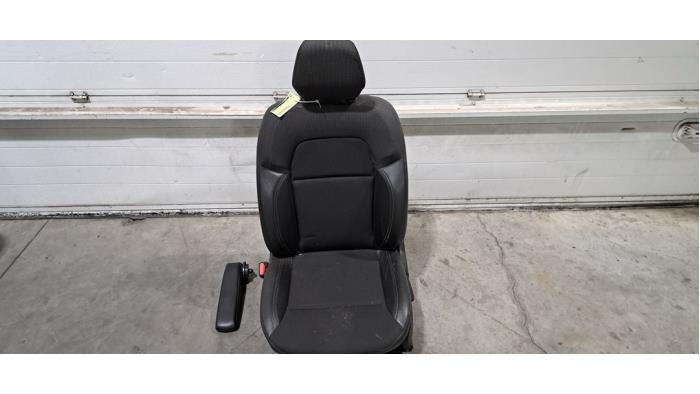 Używane Fotel lewy Renault Express 1.3 TCE 100 16V Cena € 163,35 Z VAT oferowane przez Autohandel Didier