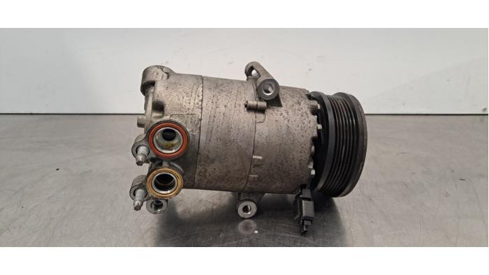 Usagé Compresseur de clim Ford Focus 3 1.6 Ti-VCT 16V 105 Prix € 102,85 Prix TTC proposé par Autohandel Didier