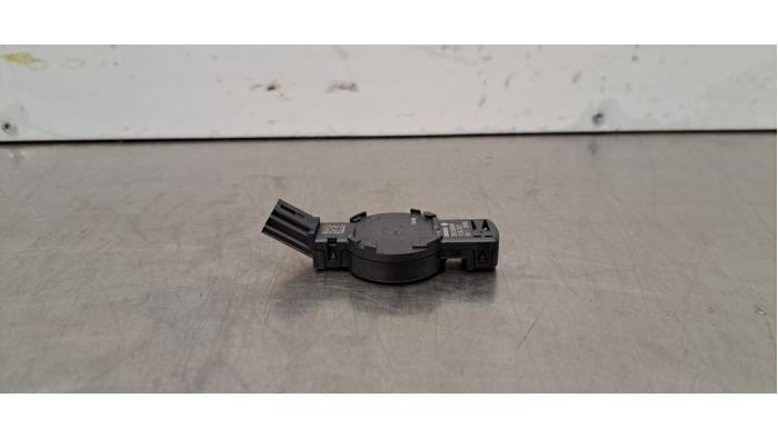 Begagnade Regnsensor Renault Megane E-Tech (RCB) 60 kWh Pris € 60,50 Inklusive moms erbjuds av Autohandel Didier