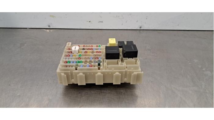 Begagnade Säkringsbox Renault Megane E-Tech (RCB) 60 kWh Pris € 60,50 Inklusive moms erbjuds av Autohandel Didier