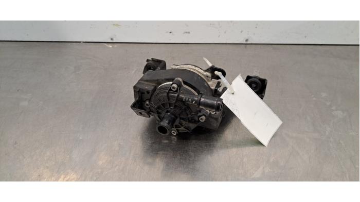 Begagnade Extra vattenpump Renault Megane E-Tech (RCB) 60 kWh Pris € 127,05 Inklusive moms erbjuds av Autohandel Didier