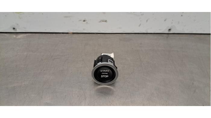Używane Przelacznik Start/Stop Landrover Range Rover Sport (LW) 3.0 D250 MHEV Cena € 24,20 Z VAT oferowane przez Autohandel Didier