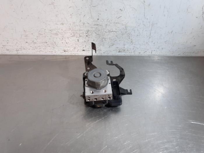 Usagé Bloc ABS Renault Clio IV Estate/Grandtour (7R) 0.9 Energy TCE 90 12V Prix € 42,35 Prix TTC proposé par Autohandel Didier