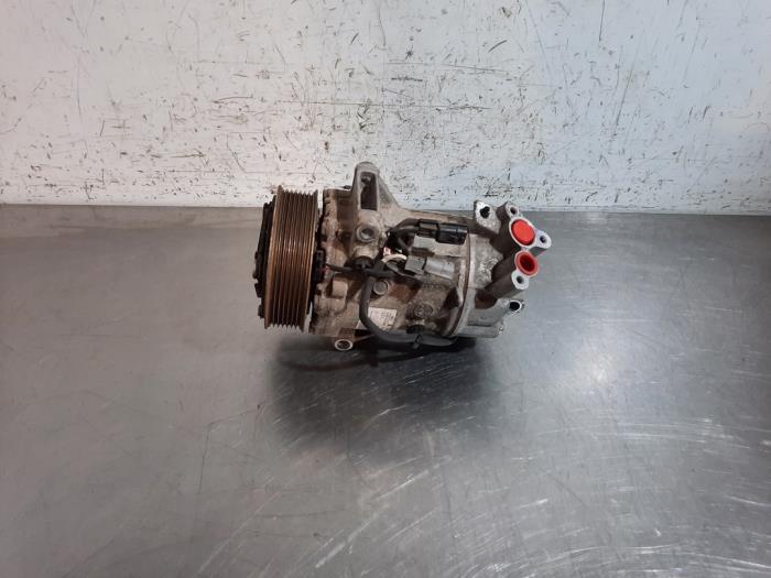 Usagé Pompe clim Renault Clio IV Estate/Grandtour (7R) 0.9 Energy TCE 90 12V Prix € 133,10 Prix TTC proposé par Autohandel Didier