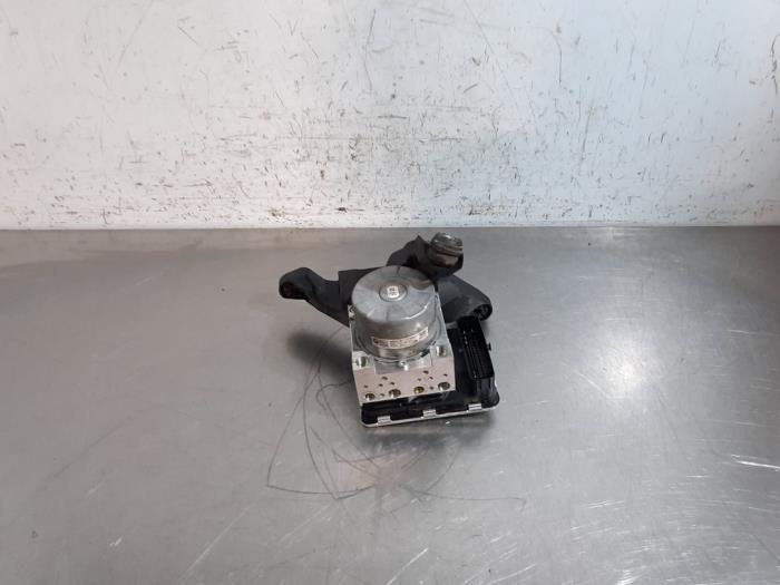 Begagnade ABS-pump BMW 1 serie (F40) 116d 1.5 12V TwinPower Pris € 266,20 Inklusive moms erbjuds av Autohandel Didier
