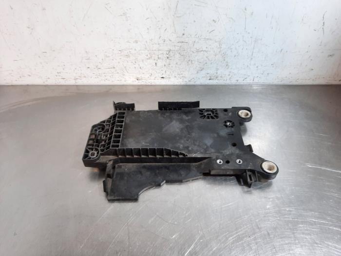 Begagnade Batterilåda BMW 1 serie (F40) 116d 1.5 12V TwinPower Pris € 24,20 Inklusive moms erbjuds av Autohandel Didier