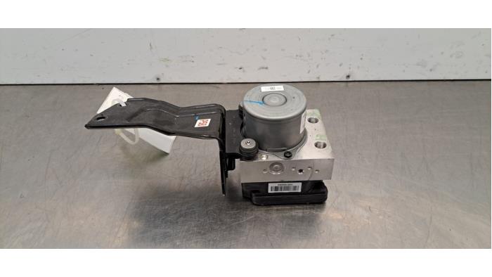 Begagnade ABS-pump Kia Stonic (YB) 1.2 MPI 16V Pris € 102,85 Inklusive moms erbjuds av Autohandel Didier
