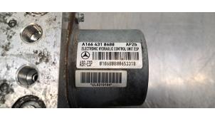 Bloc ABS d'un Mercedes-Benz GLE (W166) 250d 2.0 4-Matic 2021