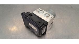Bloc ABS d'un Mercedes-Benz GLE (W166) 250d 2.0 4-Matic 2021