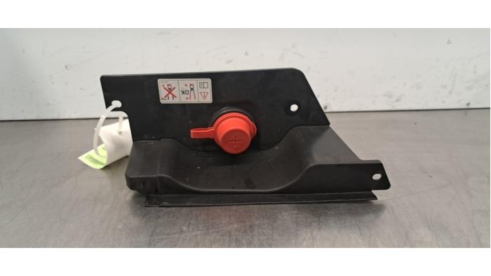 Begagnade Batterilock Mini Countryman (F60) 1.5 TwinPower Turbo 12V Cooper SE ALL4 Pris € 12,10 Inklusive moms erbjuds av Autohandel Didier
