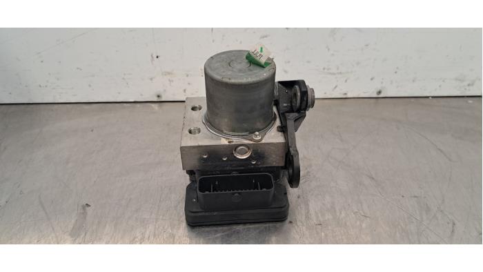 Begagnade ABS-pump Volkswagen Polo VI (AW1) 1.0 MPi 12V Pris € 60,50 Inklusive moms erbjuds av Autohandel Didier