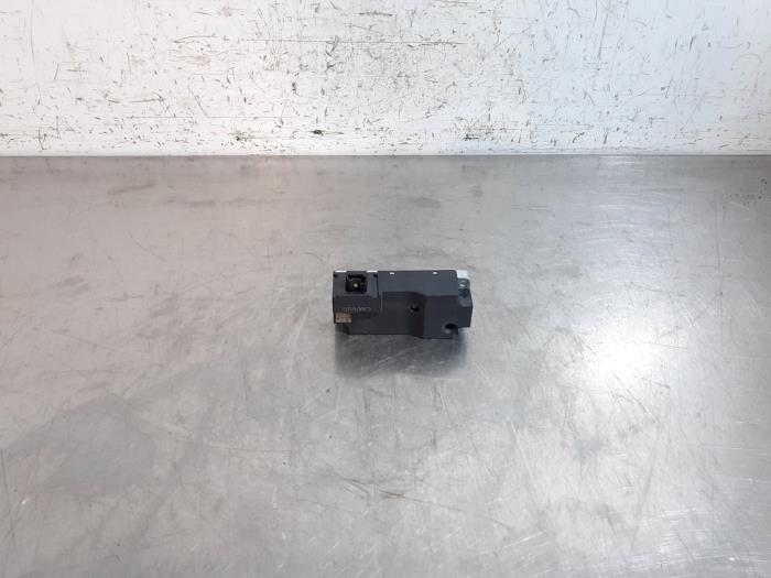 Usagé Divers Volvo XC40 (XZ) 1.5 T3 Twin Engine 12V Prix € 60,50 Prix TTC proposé par Autohandel Didier