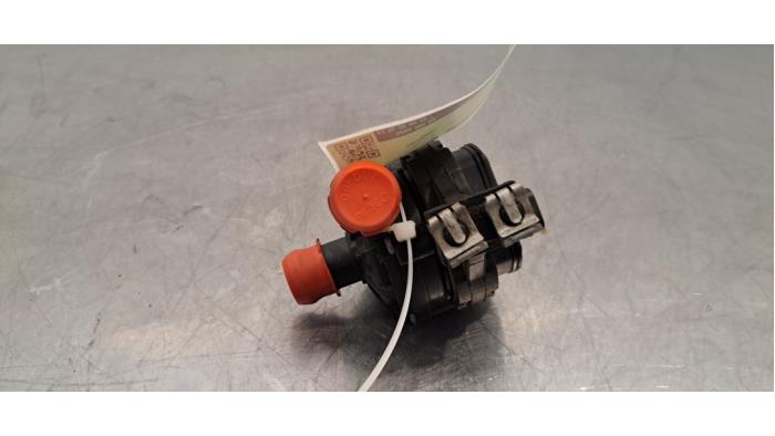 Begagnade Extra vattenpump Audi A3 Sportback (8YA) 2.0 35 TDI 16V Pris € 30,25 Inklusive moms erbjuds av Autohandel Didier