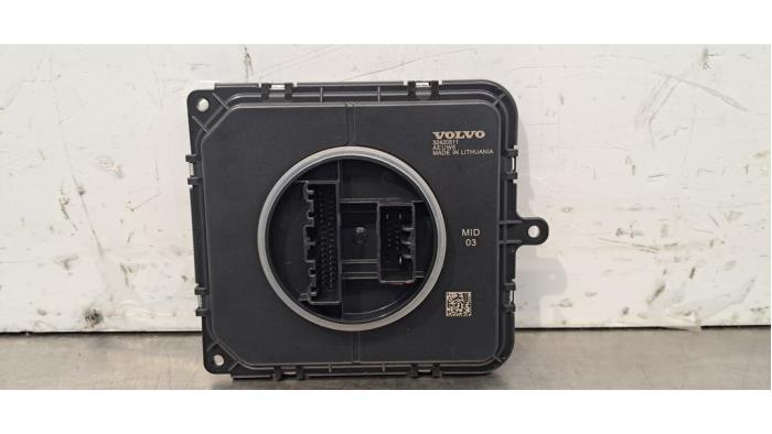 Używane Modułowy reflektor LED Volvo EC40 Single Motor 70 kWh Cena € 163,35 Z VAT oferowane przez Autohandel Didier