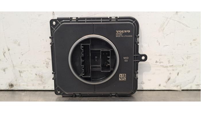 Używane Modułowy reflektor LED Volvo EC40 Single Motor 70 kWh Cena € 163,35 Z VAT oferowane przez Autohandel Didier
