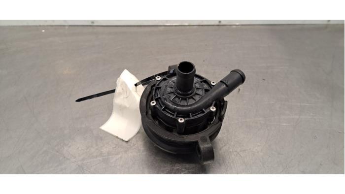 Begagnade Extra vattenpump Volvo EC40 Single Motor 70 kWh Pris € 60,50 Inklusive moms erbjuds av Autohandel Didier