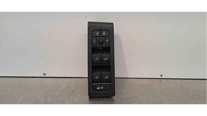 Usados Interruptor combinado de ventanillas Volvo EC40 Single Motor 70 kWh Precio € 48,40 IVA incluido ofrecido por Autohandel Didier
