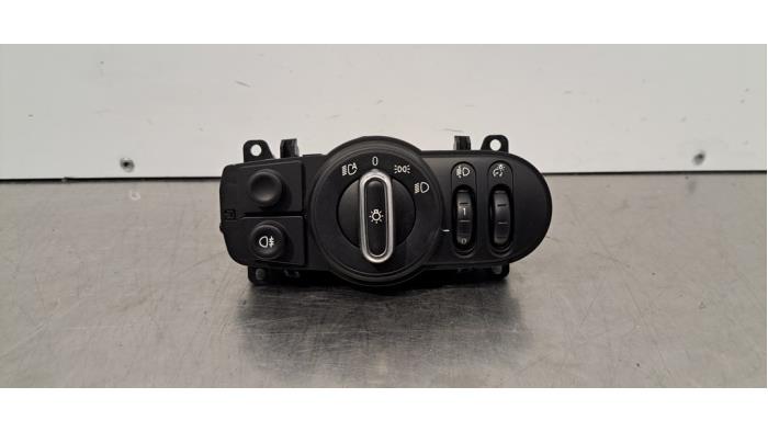 Używane Przelacznik reflektora LHV Mini Mini (F56) 1.5 12V One Cena € 36,30 Z VAT oferowane przez Autohandel Didier