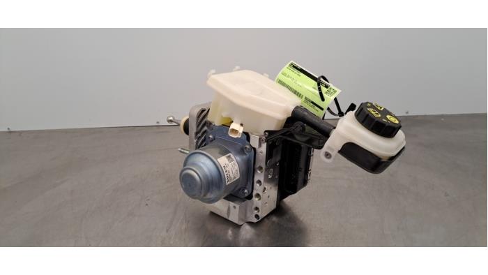 Usagé Assistant de freinage Volvo EC40 Single Motor 70 kWh Prix € 332,75 Prix TTC proposé par Autohandel Didier