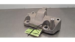Engine mount from a Volvo XC40 (XZ) Recharge Twin 78 kWh 2021