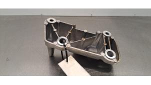 Engine mount from a Volvo XC40 (XZ) Recharge Twin 78 kWh 2021