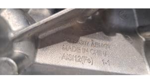 Engine mount from a Volvo XC40 (XZ) Recharge Twin 78 kWh 2021